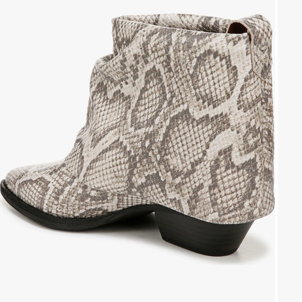 Zodiac Snakeskin Pattern Ankle Booties Size 6 Cream Python Pointed Toe Boots - Picture 7 of 9